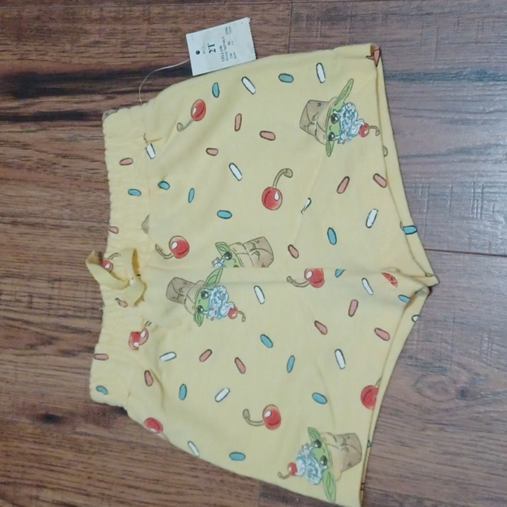 Star wars baby‎ yoda baby short sz 2T casual cherries sprinkles summer travel